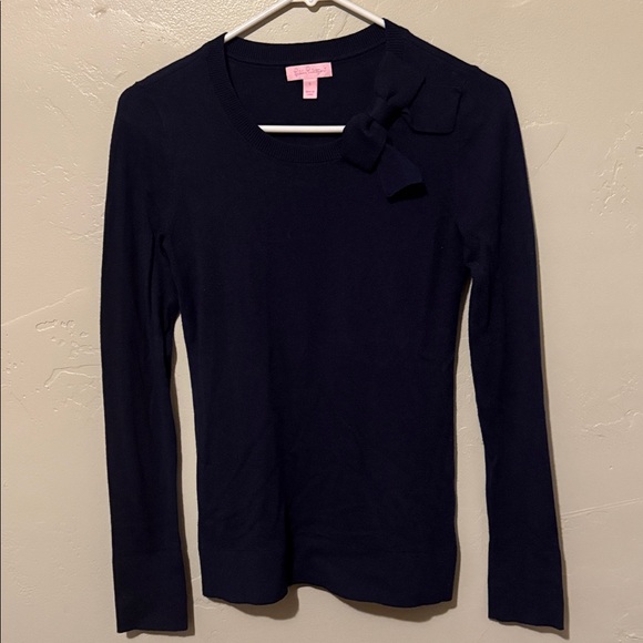 Lilly Pulitzer Sweaters - Lilly Pulitzer Navy Sweater with bow Accent Small